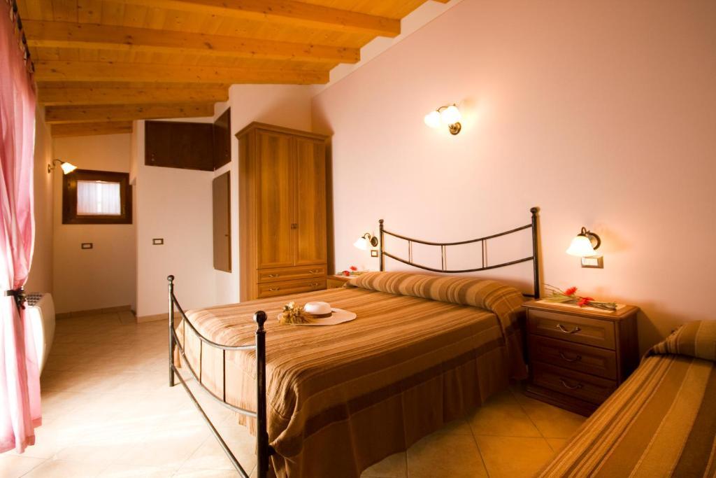 Agriturismo Cascina Roveri Monzambano Δωμάτιο φωτογραφία
