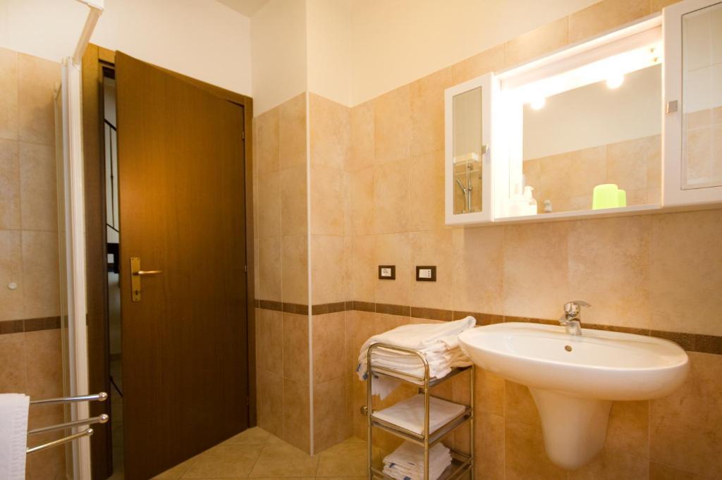 Agriturismo Cascina Roveri Monzambano Δωμάτιο φωτογραφία
