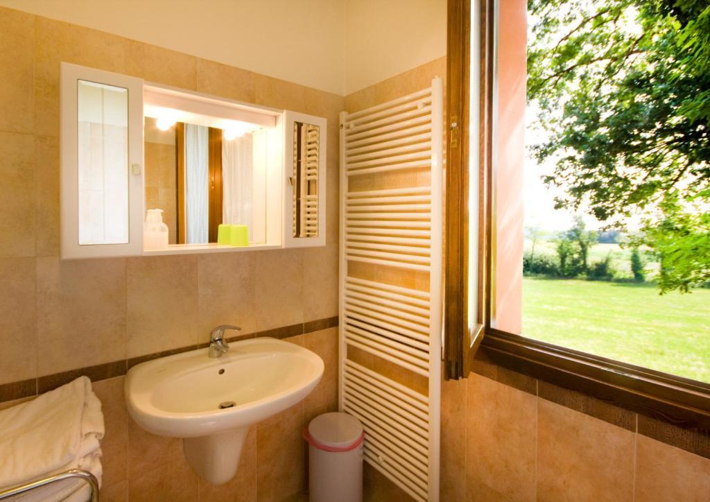 Agriturismo Cascina Roveri Monzambano Δωμάτιο φωτογραφία